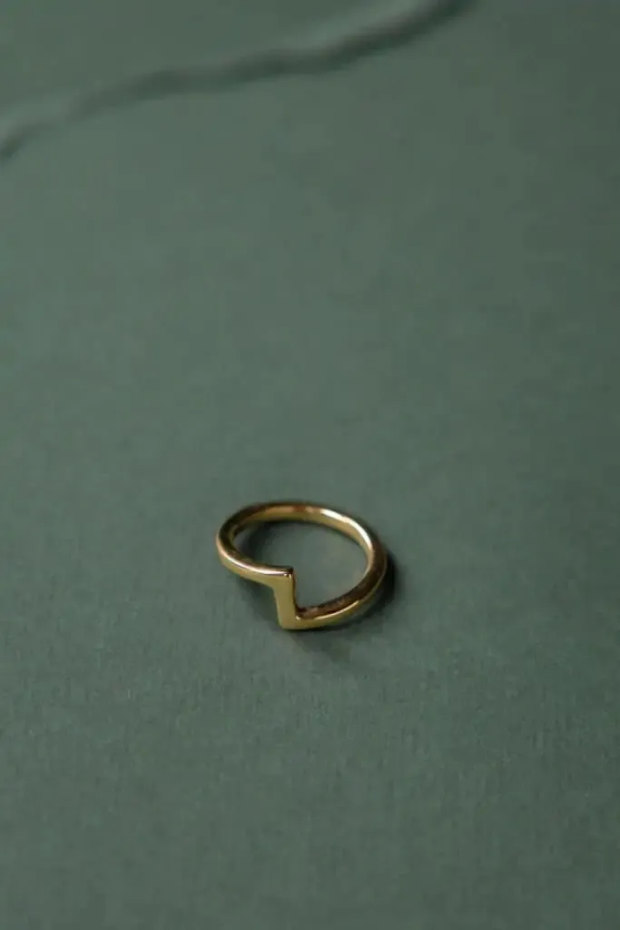 Jyoti Loni Brass anello ottone lucido sfalsato