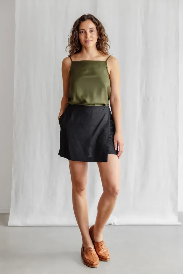 Jyoti Safiya gonna pantaloncino canapa nera con tasche