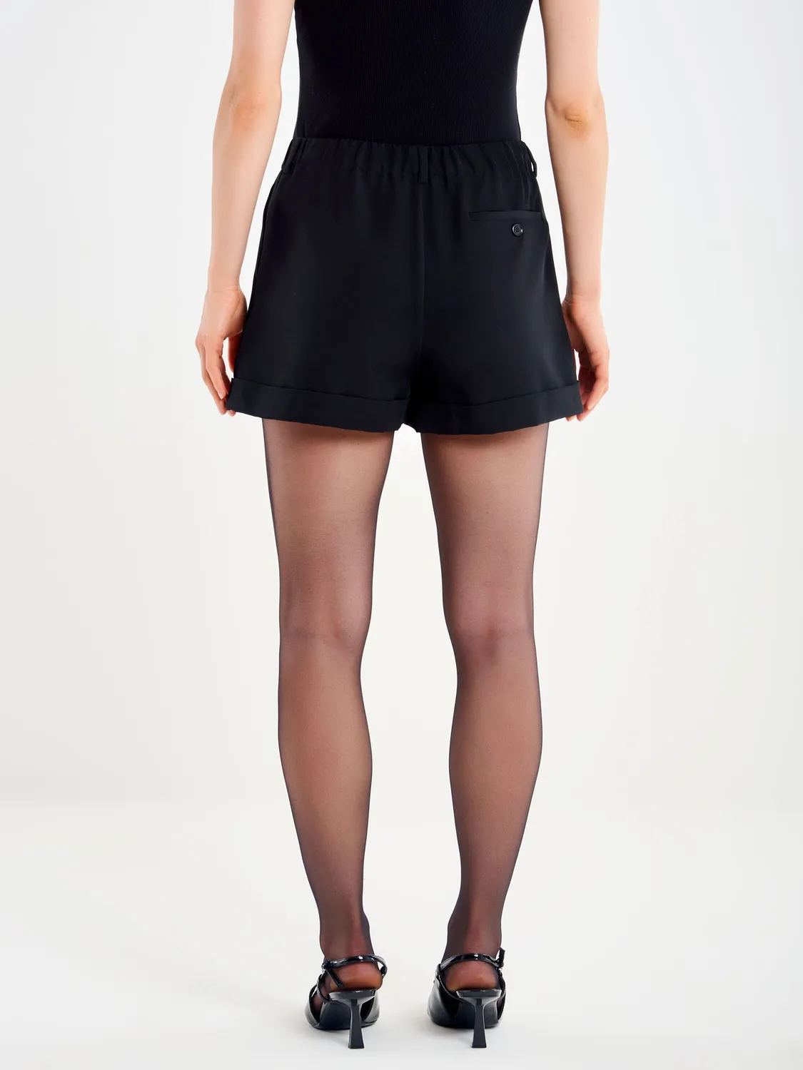 Vicolo shorts vita alta neri con risvolto ed elastico dietro