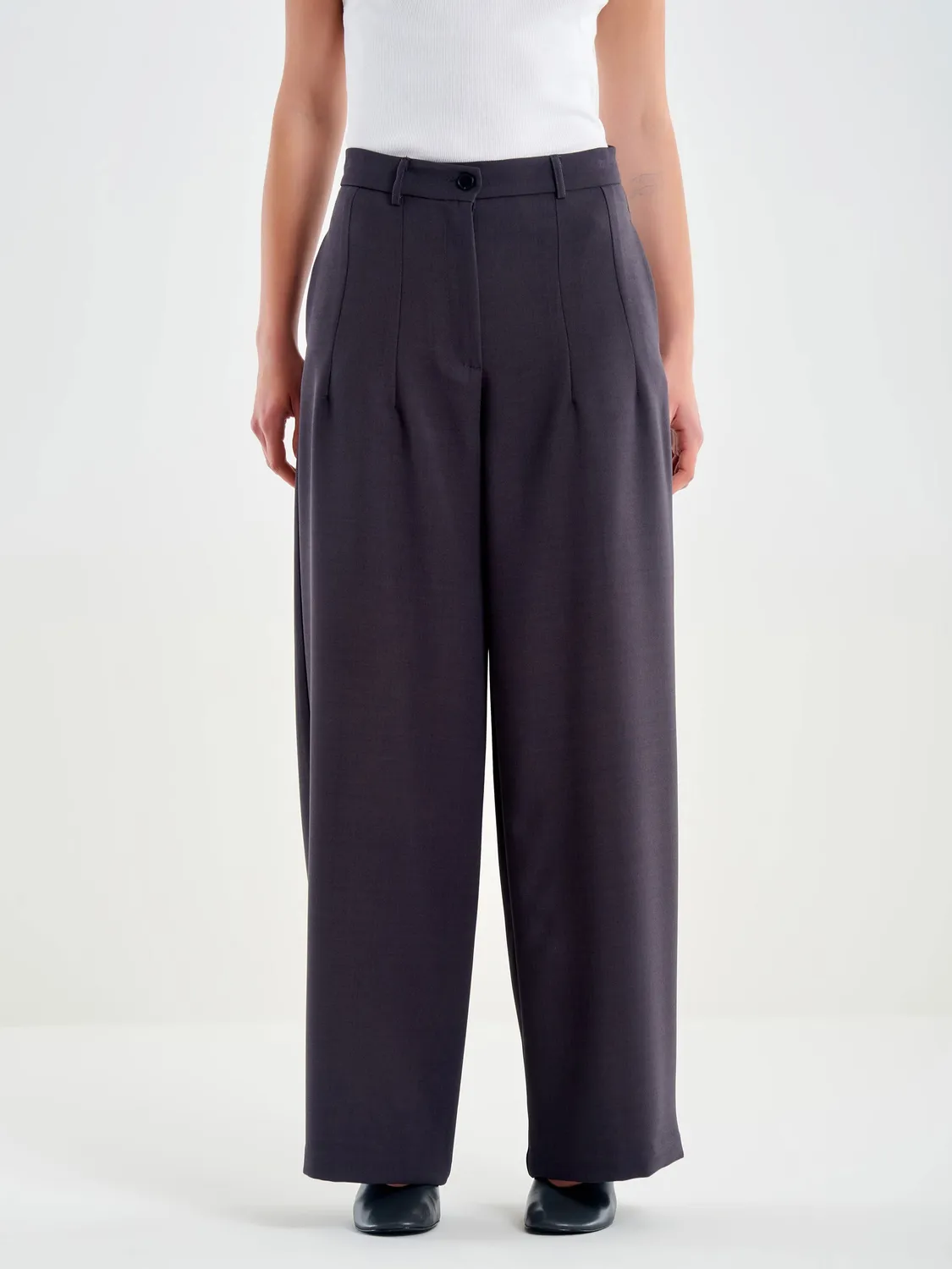 Vicolo Pantalone Palazzo Pinces largo grigio asfalto