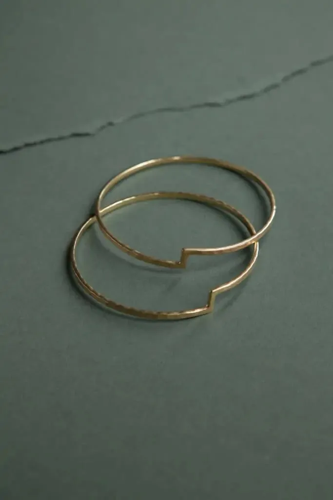 Jyoti Fair Works Anjar bracciale ottone martellato