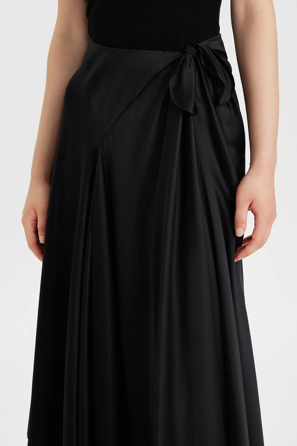 PORTS Asymmetric gonna midi nera seta satin
