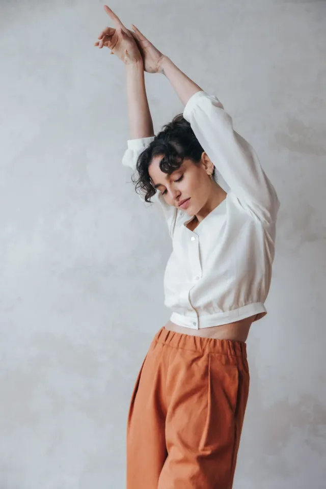 Jyoti Sahay camicetta crema cotone crop maniche