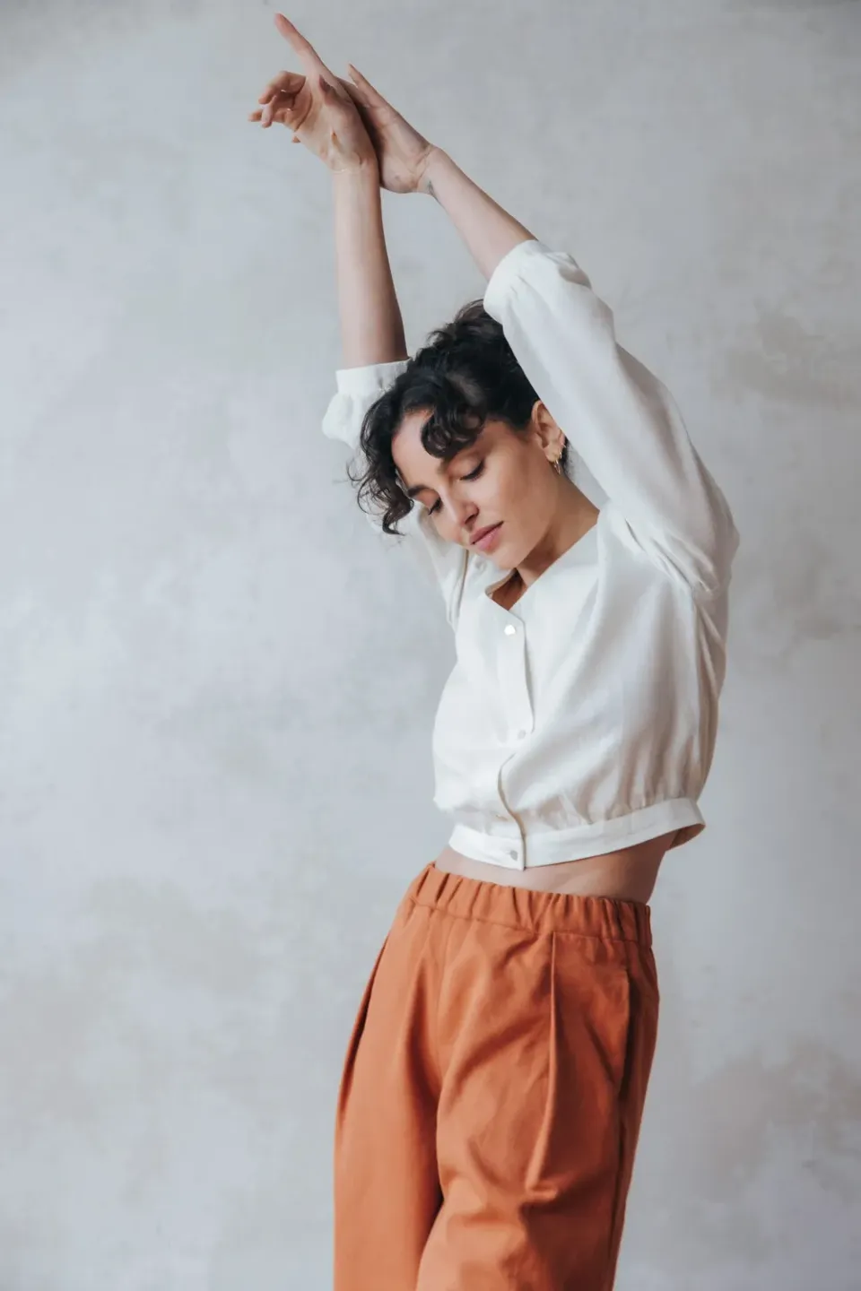 Jyoti Sahay camicetta crema cotone crop maniche