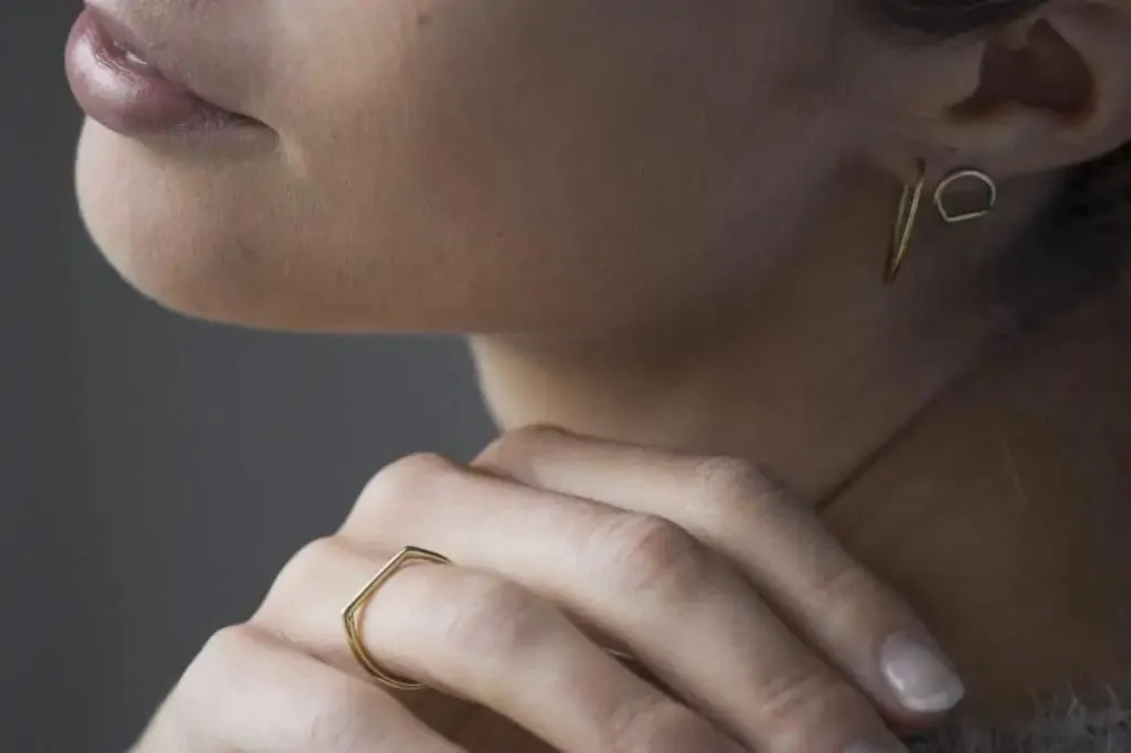 Jyoti Ranchi anello stretto in ottone lucido
