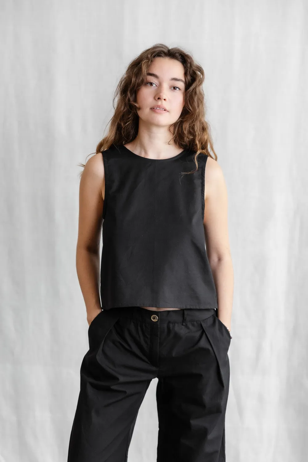 Jyoti Osra top cotone bio nero scollo schiena