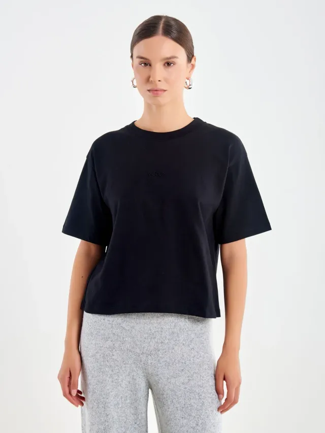 Vicolo T-Shirt cropped ricamo t-shirt nera
