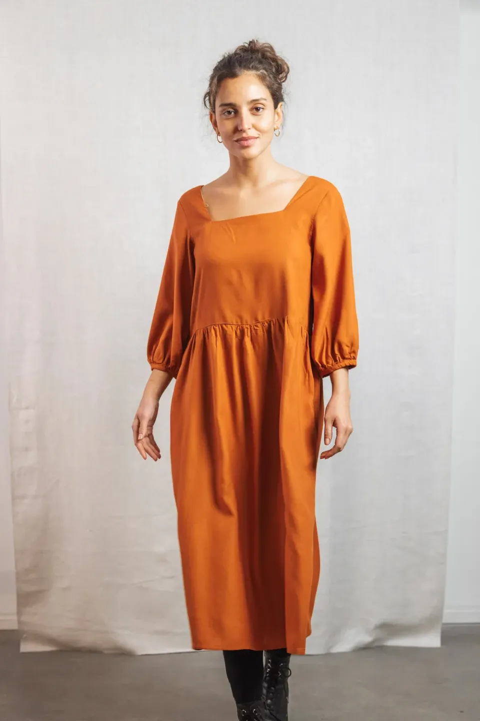 Jyoti Fair Works Rachana vestito ruggine maniche