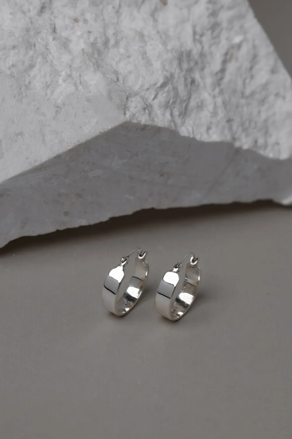 Jyoti Fair Works Chauda orecchini cerchio argento