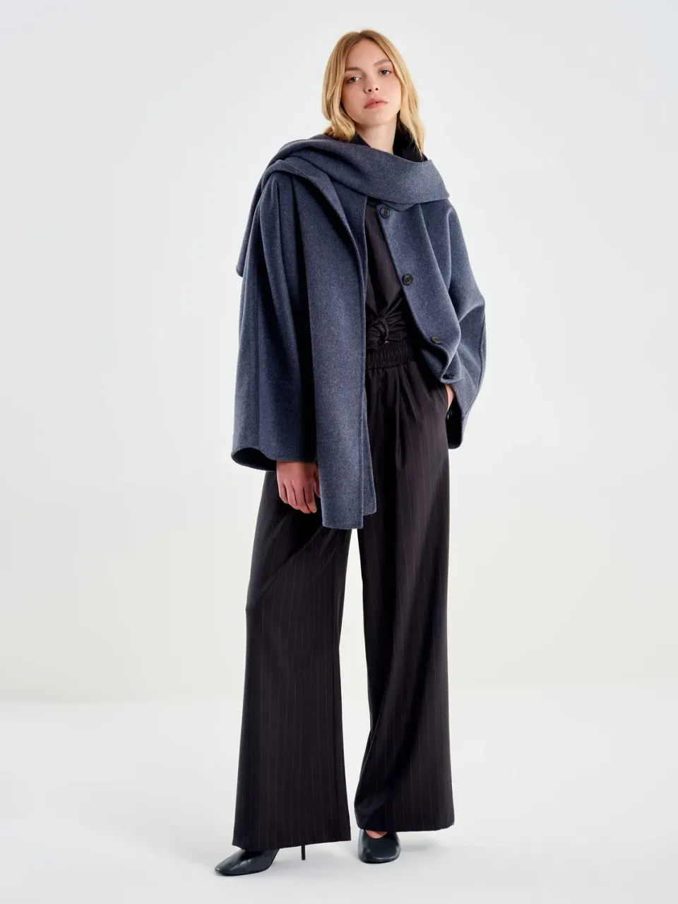 Vicolo Cappotto Corto con Stola cappotto grigio mezza lana