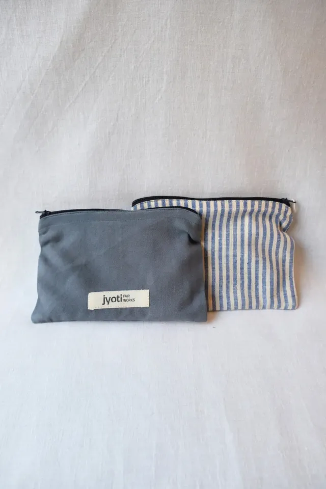 Jyoti Thanjavur pochette cotone blu a righe