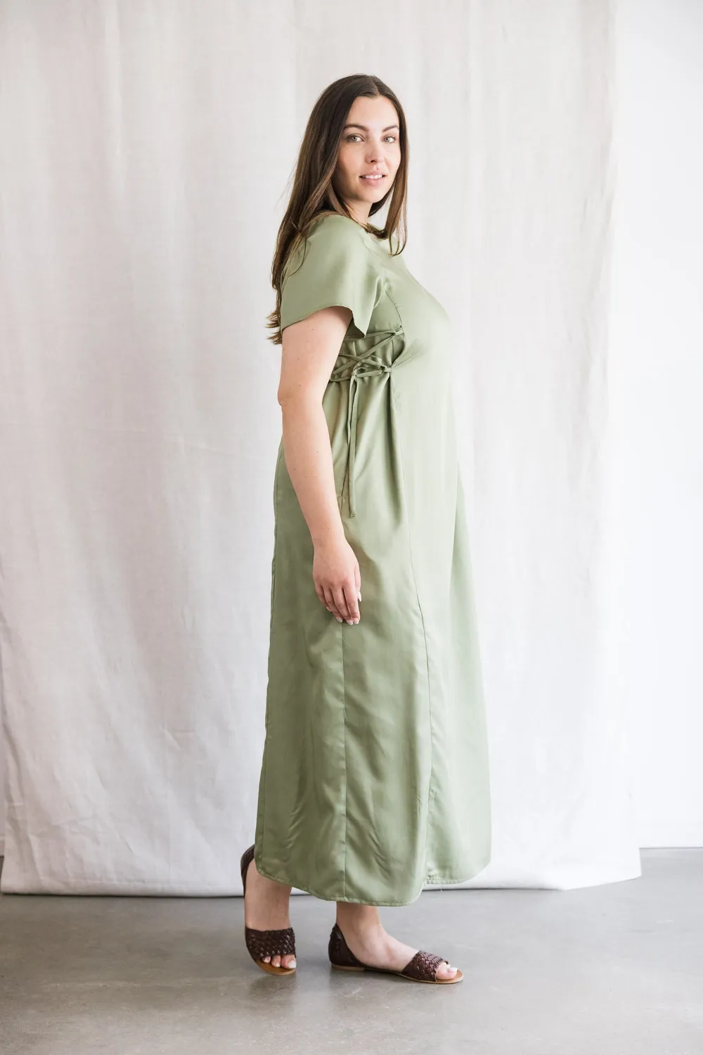 Jyoti Ishani abito modal matcha lungo allacciato