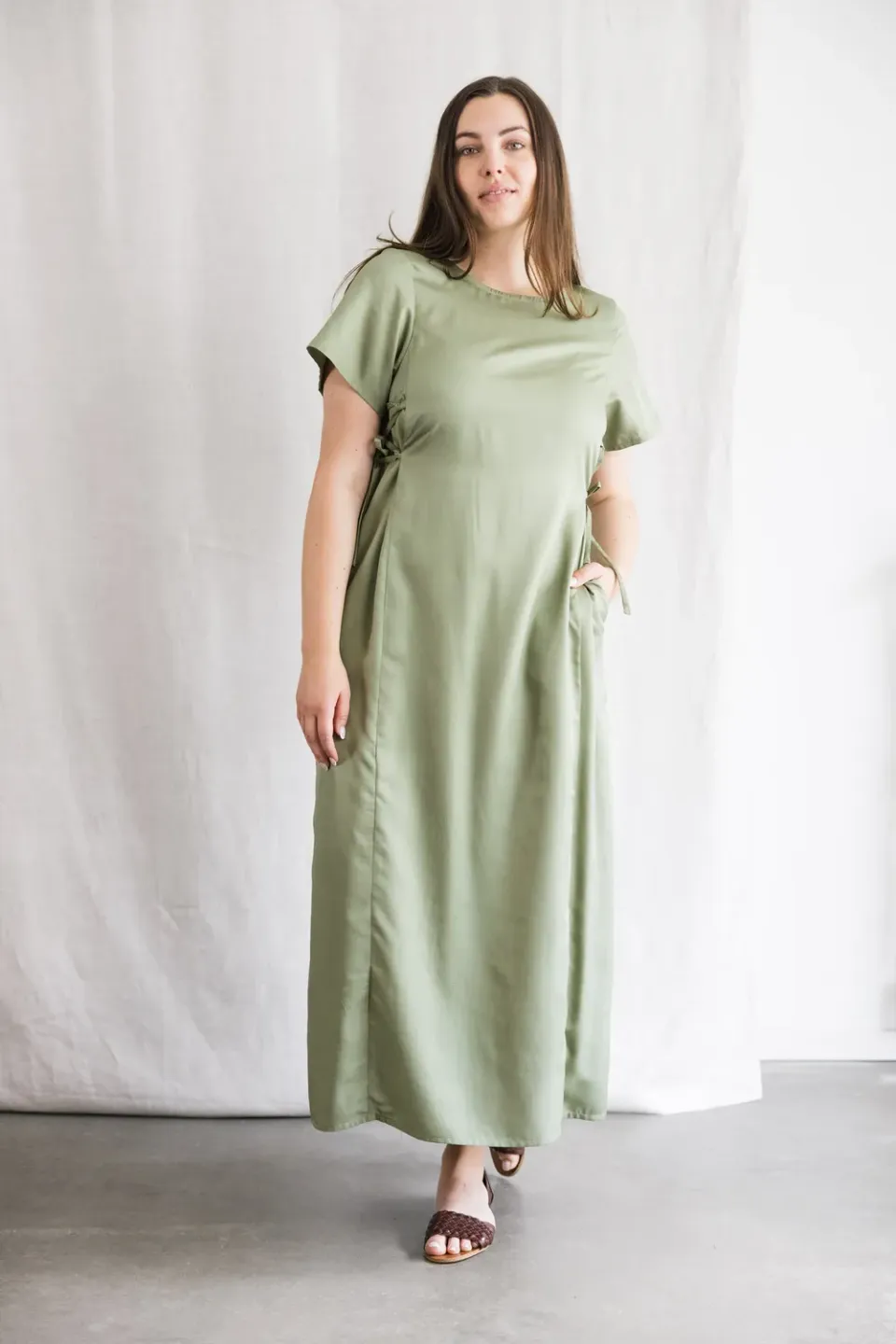 Jyoti Ishani abito modal matcha lungo allacciato