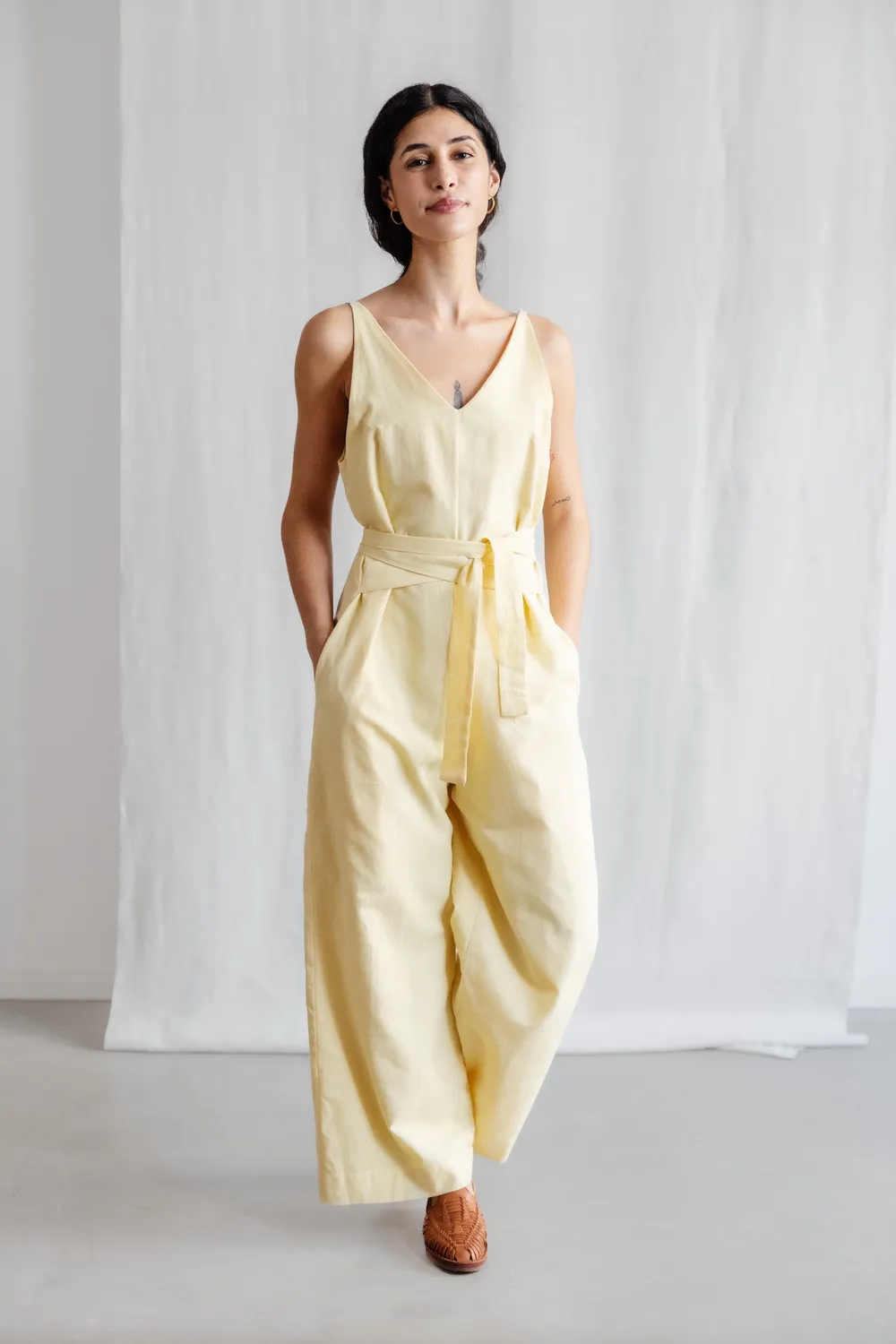 Jyoti - Fair Works Parvi tuta gialla cotone scollo V