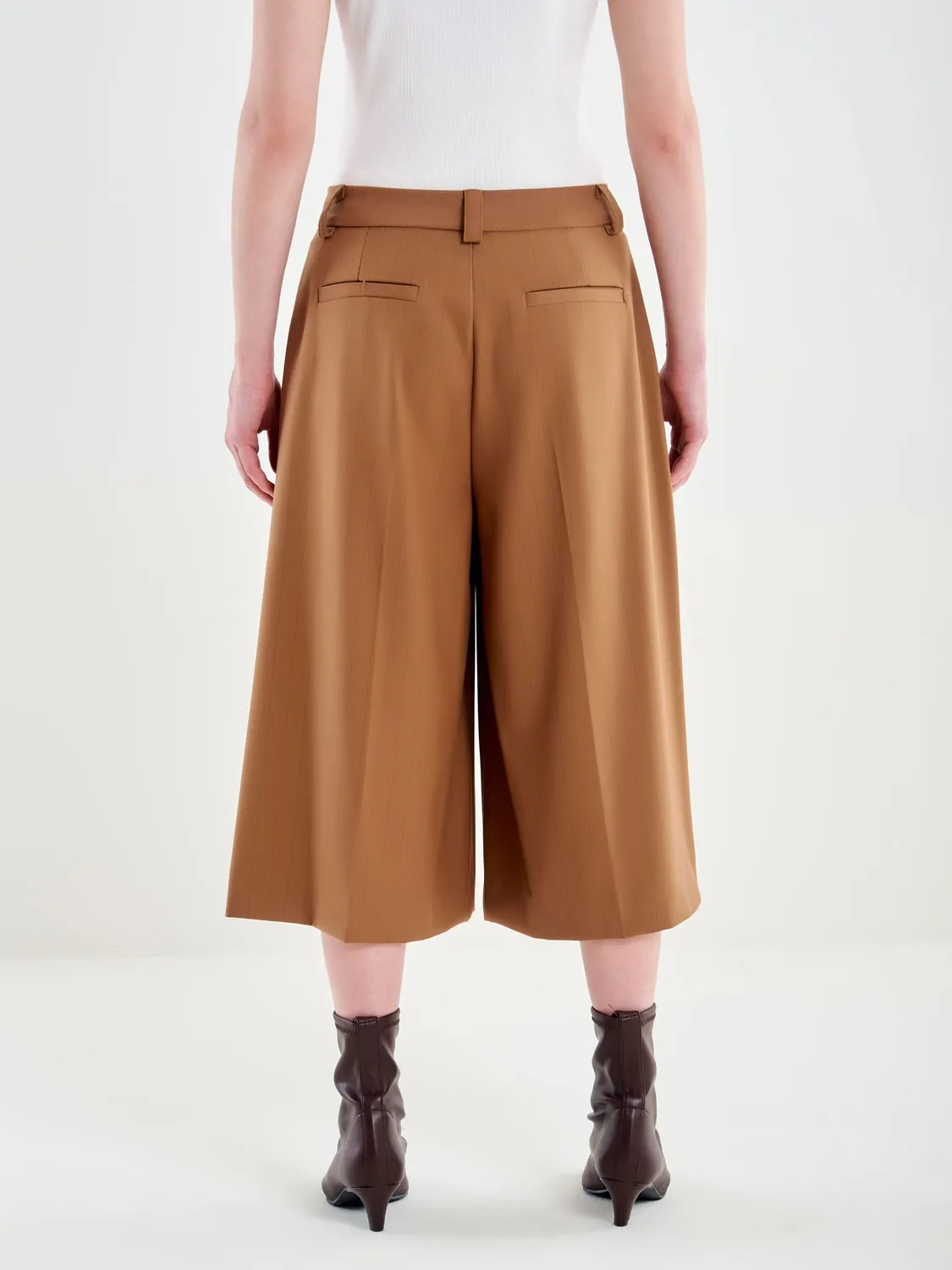 Vicolo Bermuda Pinces gessato cammello shorts