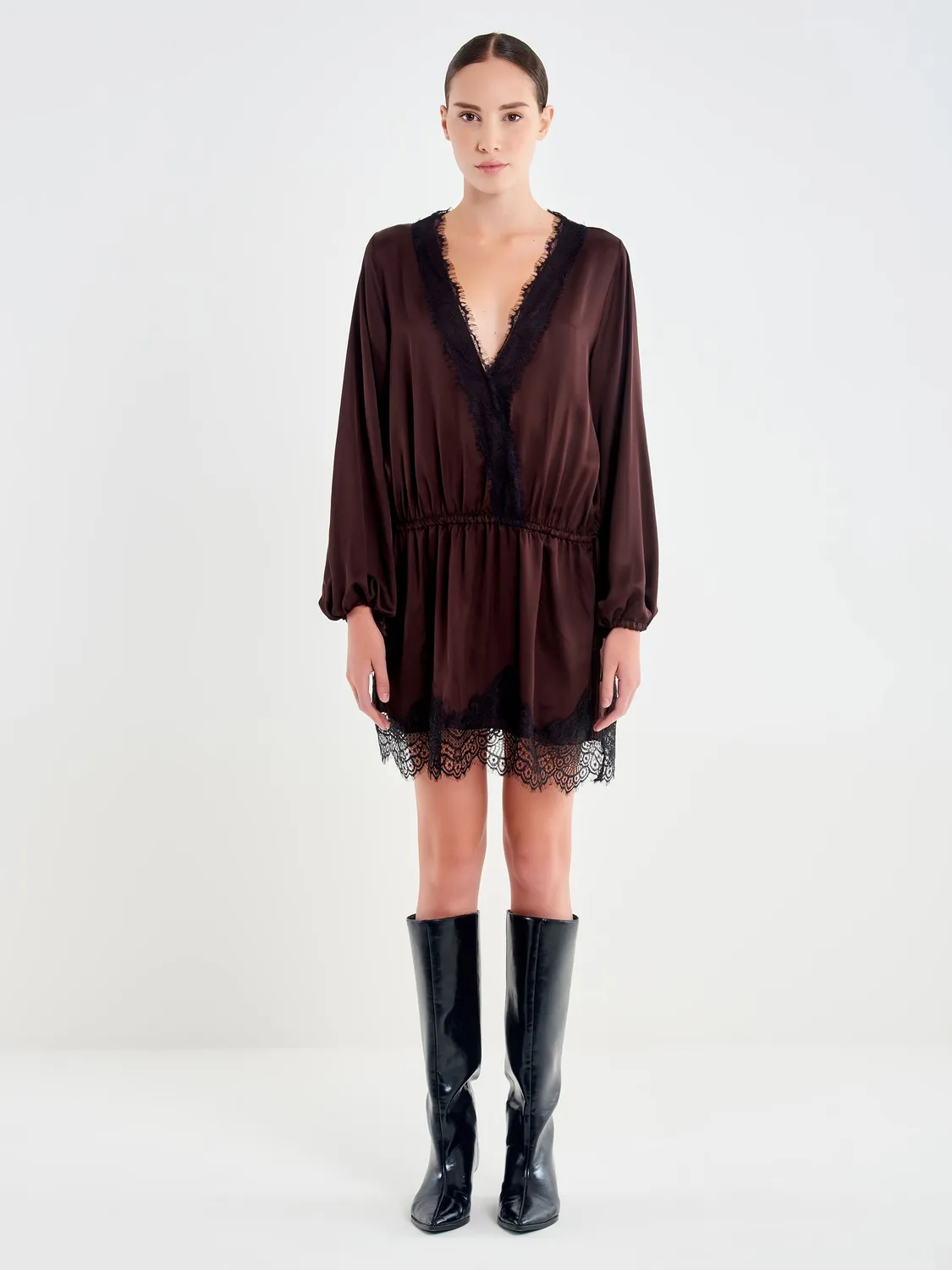 Vicolo Abito Mini con Pizzo abito raso fondente