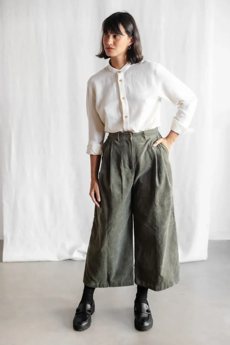 Jyoti Awasi culotte velluto cotone pistacchio larghe