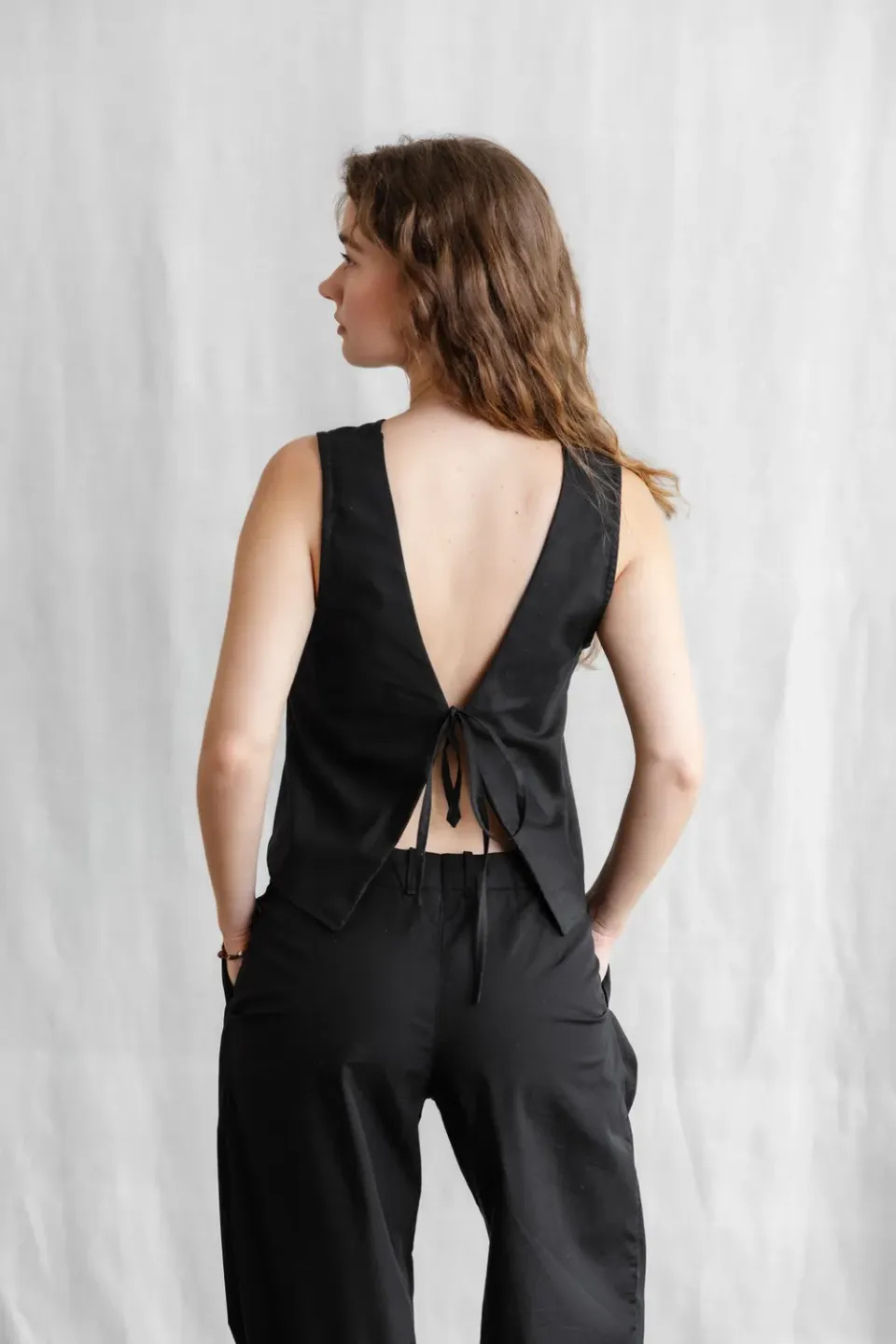 Jyoti Osra top cotone bio nero scollo schiena