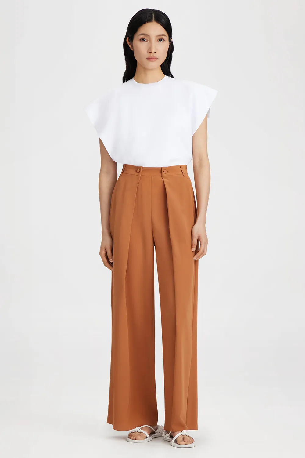 PORTS T-shirt asimmetrica bianca maniche dolman