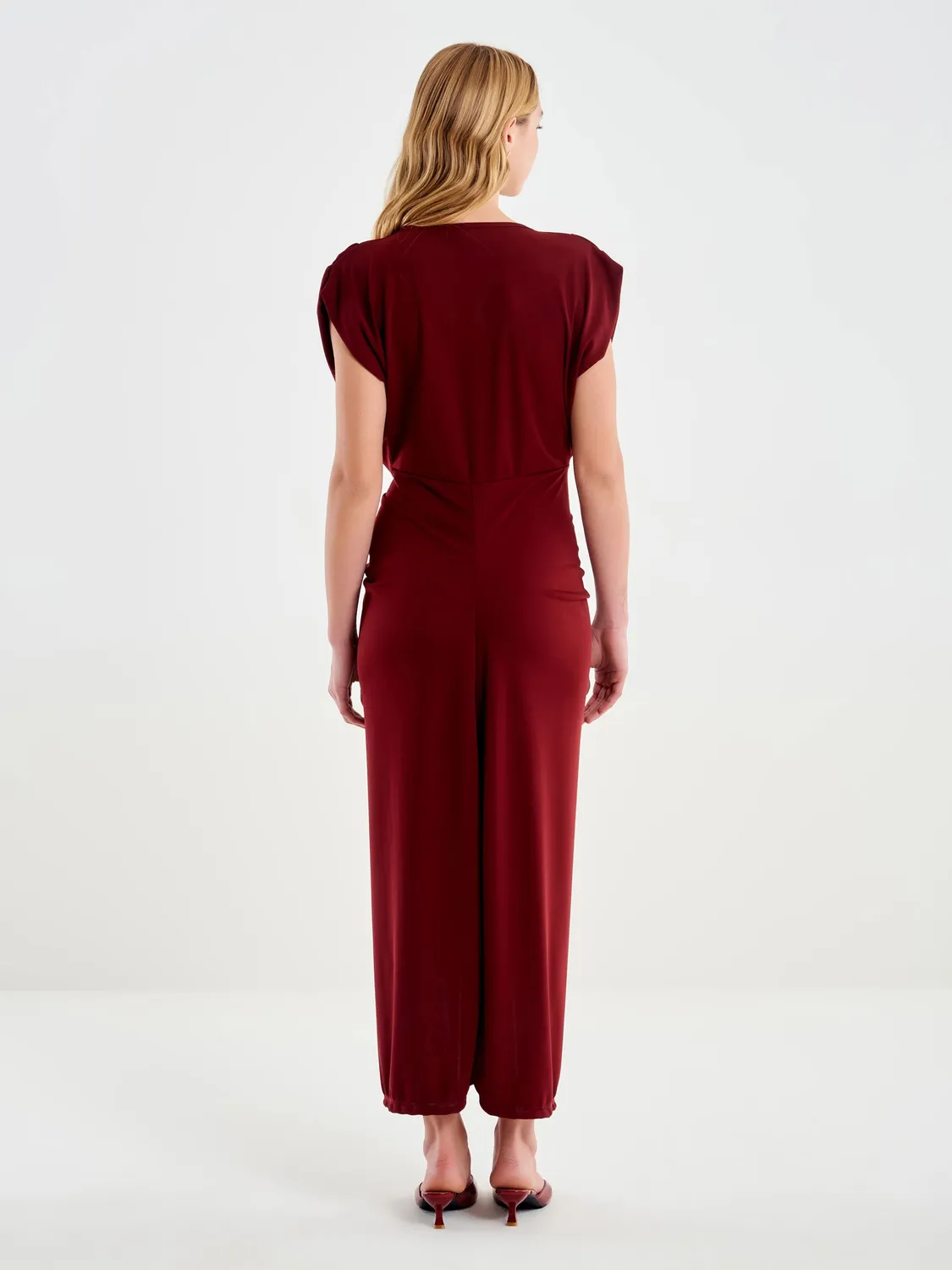 Vicolo abito lungo bordeaux scollo a V smanicato