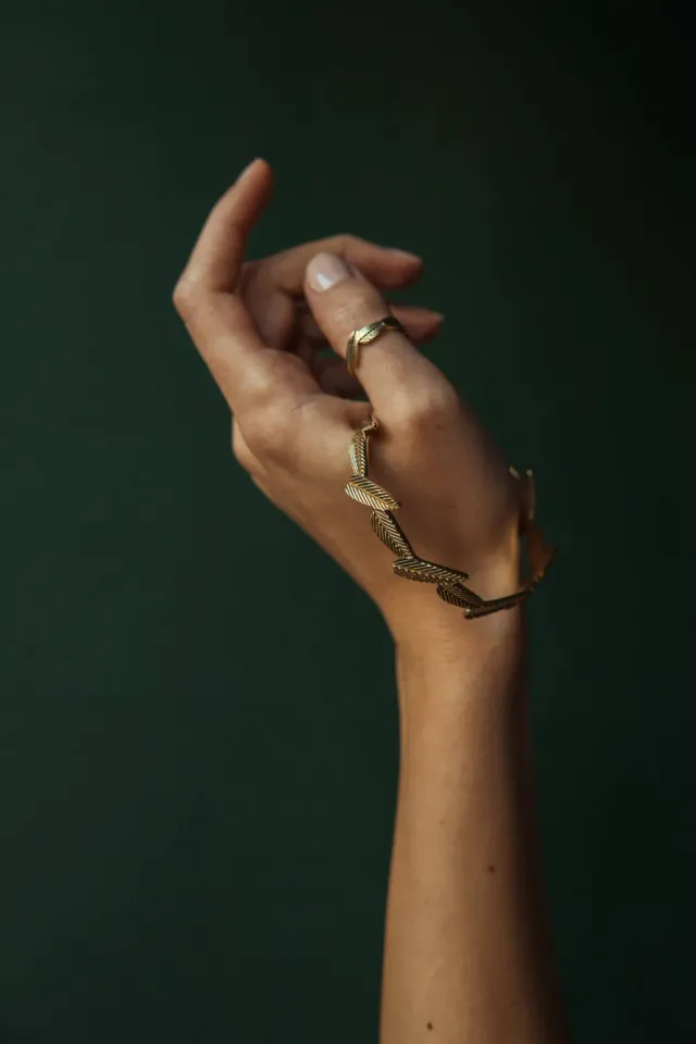 Jyoti Patee bracciale ottone foglie opaco