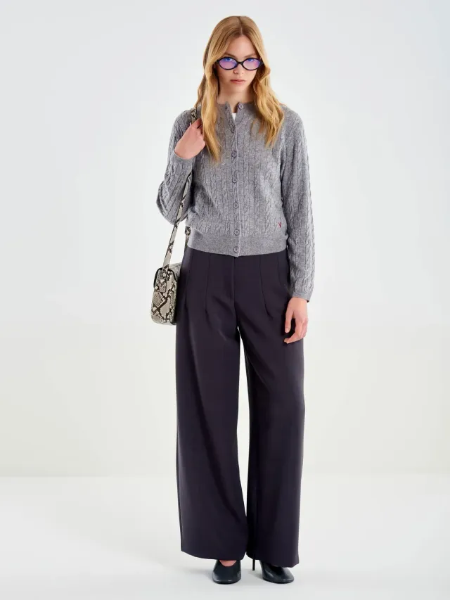 Vicolo Pantalone Palazzo Pinces largo grigio asfalto